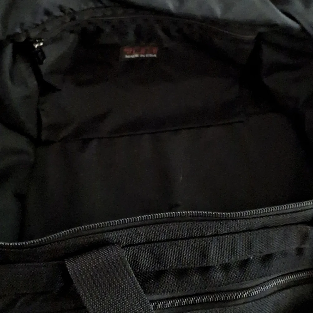 Tumi pre-loved Duffle Travel Bag Luggage